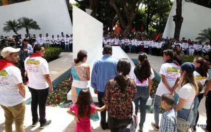 Comandante Carlos Fonseca, aquí estamos siempre luchando por la paz, porque queremos la paz