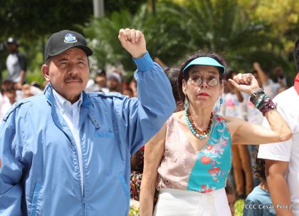 Comandante Carlos Fonseca, aquí estamos siempre luchando por la paz, porque queremos la paz