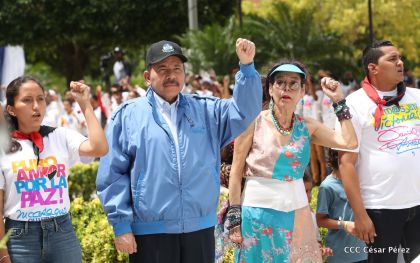 Comandante Carlos Fonseca, aquí estamos siempre luchando por la paz, porque queremos la paz