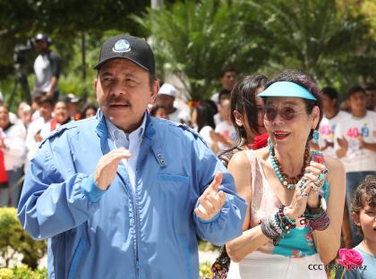 Comandante Carlos Fonseca, aquí estamos siempre luchando por la paz, porque queremos la paz