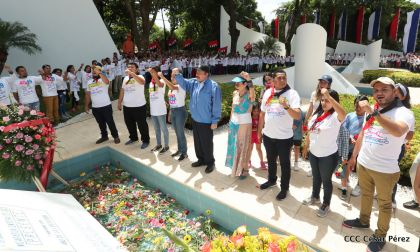 Comandante Carlos Fonseca, aquí estamos siempre luchando por la paz, porque queremos la paz