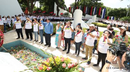 Comandante Carlos Fonseca, aquí estamos siempre luchando por la paz, porque queremos la paz
