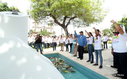 Comandante Carlos Fonseca, aquí estamos siempre luchando por la paz, porque queremos la paz