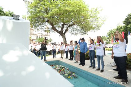 Comandante Carlos Fonseca, aquí estamos siempre luchando por la paz, porque queremos la paz