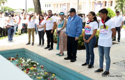 Comandante Carlos Fonseca, aquí estamos siempre luchando por la paz, porque queremos la paz