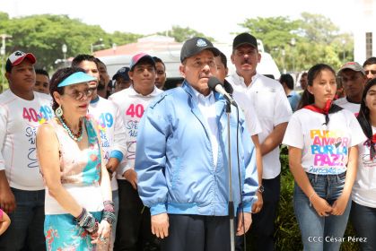 Comandante Carlos Fonseca, aquí estamos siempre luchando por la paz, porque queremos la paz