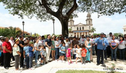 Comandante Carlos Fonseca, aquí estamos siempre luchando por la paz, porque queremos la paz