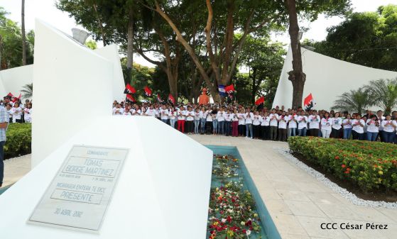 Comandante Carlos Fonseca, aquí estamos siempre luchando por la paz, porque queremos la paz