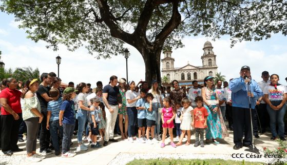 Comandante Carlos Fonseca, aquí estamos siempre luchando por la paz, porque queremos la paz