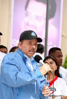 Comandante Carlos Fonseca, aquí estamos siempre luchando por la paz, porque queremos la paz