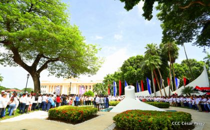 Comandante Carlos Fonseca, aquí estamos siempre luchando por la paz, porque queremos la paz