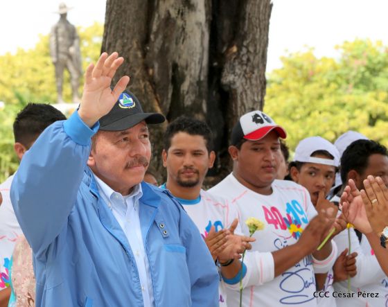 Comandante Carlos Fonseca, aquí estamos siempre luchando por la paz, porque queremos la paz