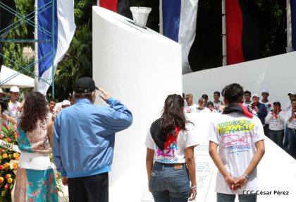 Comandante Carlos Fonseca, aquí estamos siempre luchando por la paz, porque queremos la paz