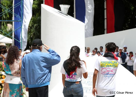 Comandante Carlos Fonseca, aquí estamos siempre luchando por la paz, porque queremos la paz