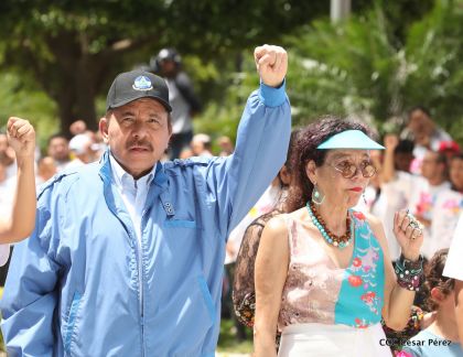 Comandante Carlos Fonseca, aquí estamos siempre luchando por la paz, porque queremos la paz