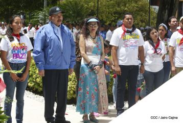 Comandante Carlos Fonseca, aquí estamos siempre luchando por la paz, porque queremos la paz