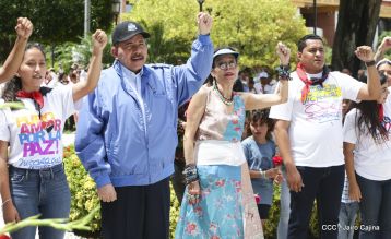 Comandante Carlos Fonseca, aquí estamos siempre luchando por la paz, porque queremos la paz