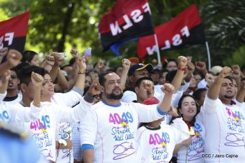 Comandante Carlos Fonseca, aquí estamos siempre luchando por la paz, porque queremos la paz