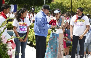 Comandante Carlos Fonseca, aquí estamos siempre luchando por la paz, porque queremos la paz