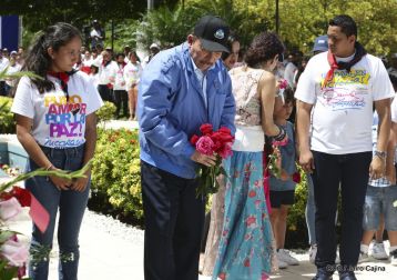 Comandante Carlos Fonseca, aquí estamos siempre luchando por la paz, porque queremos la paz
