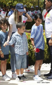 Comandante Carlos Fonseca, aquí estamos siempre luchando por la paz, porque queremos la paz