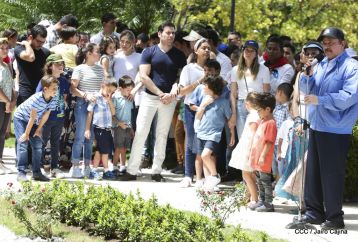 Comandante Carlos Fonseca, aquí estamos siempre luchando por la paz, porque queremos la paz