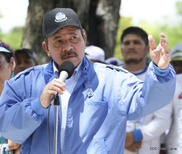 Comandante Carlos Fonseca, aquí estamos siempre luchando por la paz, porque queremos la paz