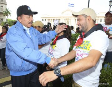 Comandante Carlos Fonseca, aquí estamos siempre luchando por la paz, porque queremos la paz