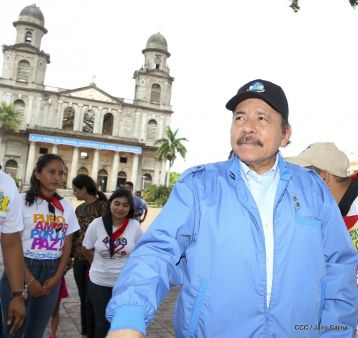 Comandante Carlos Fonseca, aquí estamos siempre luchando por la paz, porque queremos la paz