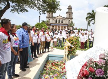 Comandante Carlos Fonseca, aquí estamos siempre luchando por la paz, porque queremos la paz