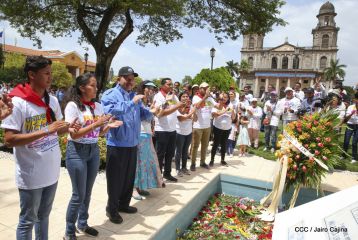 Comandante Carlos Fonseca, aquí estamos siempre luchando por la paz, porque queremos la paz