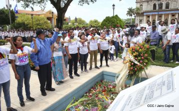 Comandante Carlos Fonseca, aquí estamos siempre luchando por la paz, porque queremos la paz