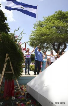 Comandante Carlos Fonseca, aquí estamos siempre luchando por la paz, porque queremos la paz