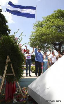 Comandante Carlos Fonseca, aquí estamos siempre luchando por la paz, porque queremos la paz