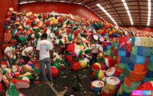 Gobierno distribuye piñatas y caramelos a familias del país