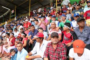 Familias matagalpinas disfrutaron el tercer partido de la serie amistosa entre Nicaragua y Cuba