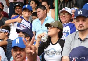 Familias matagalpinas disfrutaron el tercer partido de la serie amistosa entre Nicaragua y Cuba