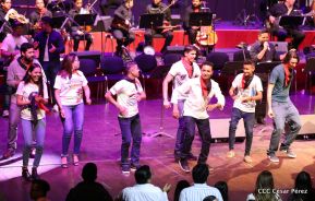 Cantos a la Revolución desde el Teatro Nacional Rubén Darío