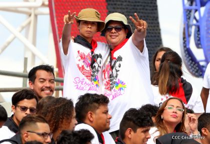 40/19 ¡Siempre Más Allá! celebrando la esperanza, el amor y la paz