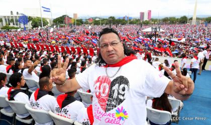 40/19 ¡Siempre Más Allá! celebrando la esperanza, el amor y la paz