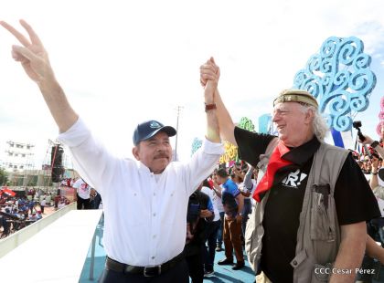 40/19 ¡Siempre Más Allá! celebrando la esperanza, el amor y la paz