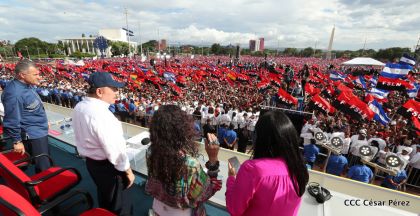 40/19 ¡Siempre Más Allá! celebrando la esperanza, el amor y la paz