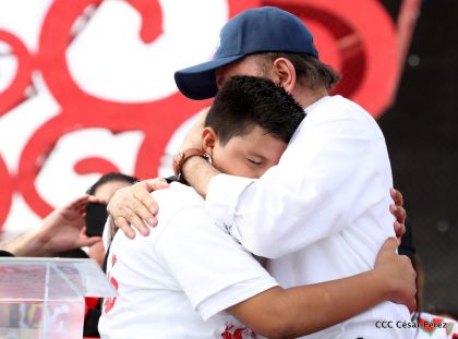 40/19 ¡Siempre Más Allá! celebrando la esperanza, el amor y la paz