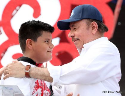 40/19 ¡Siempre Más Allá! celebrando la esperanza, el amor y la paz