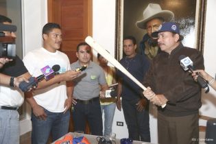  Presidente Daniel se reúne con el bigleaguer Everth Cabrera