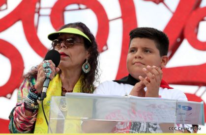 40/19 ¡Siempre Más Allá! celebrando la esperanza, el amor y la paz