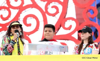 40/19 ¡Siempre Más Allá! celebrando la esperanza, el amor y la paz