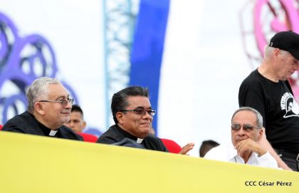 40/19 ¡Siempre Más Allá! celebrando la esperanza, el amor y la paz