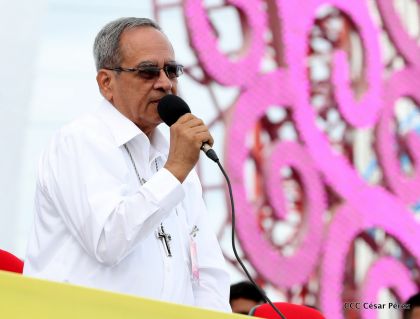 40/19 ¡Siempre Más Allá! celebrando la esperanza, el amor y la paz