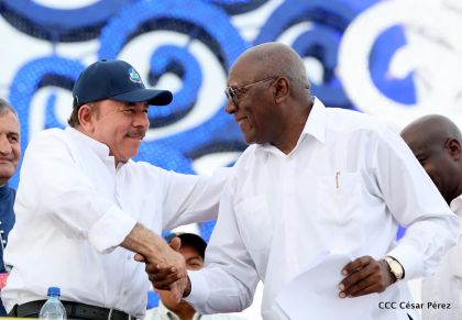 40/19 ¡Siempre Más Allá! celebrando la esperanza, el amor y la paz